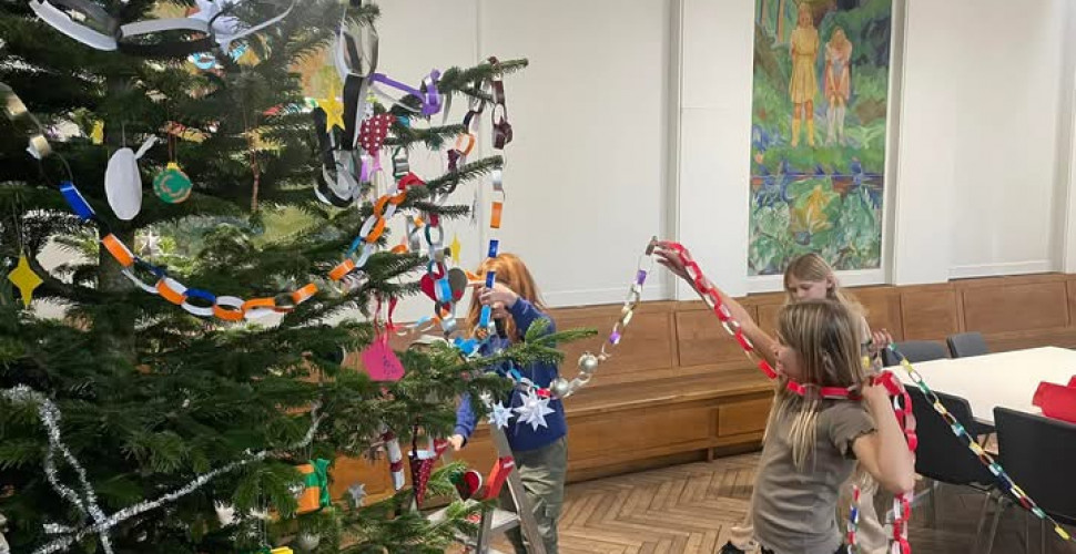 4.x pynter juletræ på Socialforvaltningen